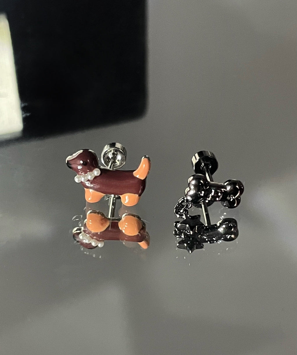 Tanium Dachshund & Bone Pearl Stud (Set of 2) | Flat-Back Anti-Allergy