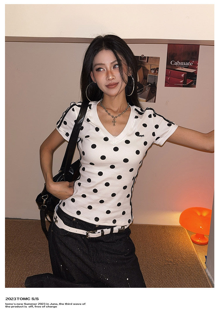 Polka Dot Crop Top – Slimming V-Neck Sporty Tee